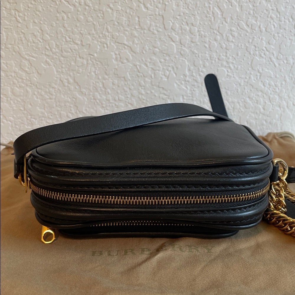 Authentic Burberry Chain Link Camera Crossbody - Picture 5 of 14